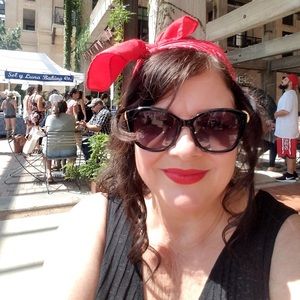 Meet your Posher, Joan